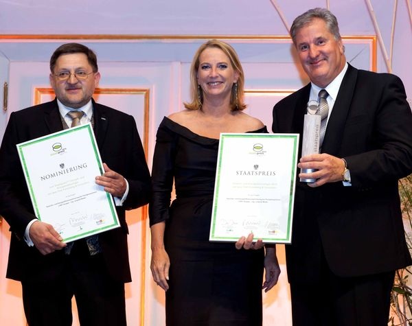 Bei der Preisverleihung: Lisec Innovationschef Leopold Mader (l.), Technologieministerin Bures und Vorstandsvorsitzender Karl Gruber.