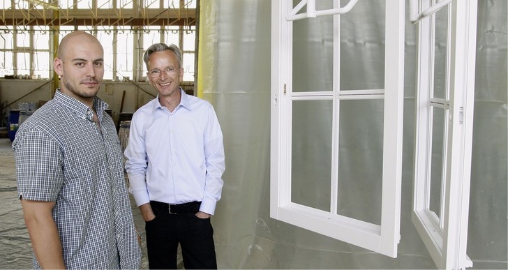 Firmenchef Alexander Müller (l.) und Cantor Bestandskundenbetreuer Markus Konrad bei der Betriebsbesichtigung.