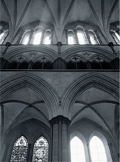 Bild 1: Großformatige Fenster fanden sich im Mittelalter nur in Kathedralen — die ­Lichtstimmung war beeindruckend.