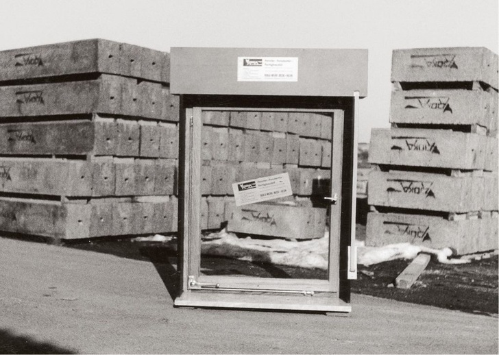 Ein Bild aus der Gründerzeit in den 1960er Jahren. Die Idee, Rollladenkästen und auch Komplettsysteme aus Beton anzubieten, legte vor 50 Jahren den Grundstein für ein stetig wachsendes Unternehmen.