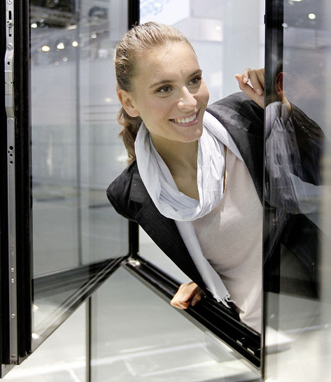 Das Fenster ohne sichtbare Rahmen war einer der Stars in der Sonderaustellung der glasstec.