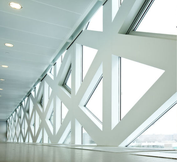 Die Sandwichelemente aus der Fassade des Windesheim Gebäude X in Zwolle wurden im Vakuuminjektionsverfahren gefertigt.