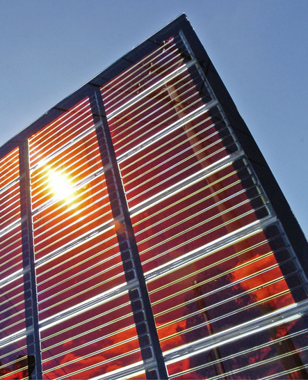 Beim Energy Forum stand die fassadenintegrierte Photovoltaik im Mittelpunkt der ­Vorträge, insbesondere die Umsetzung und Anwendung solcher Systeme. - © Foto: Dyesolr
