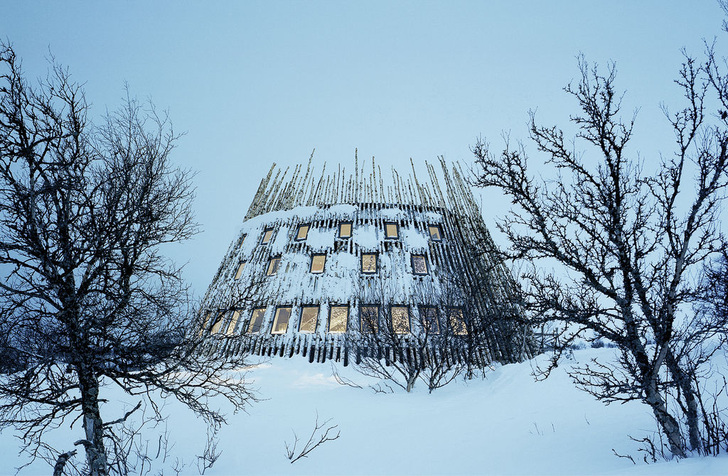 Das Restaurant in den Bergen erinnert mit seiner Rundbauweise an ein traditionelles Sami-Zelt.