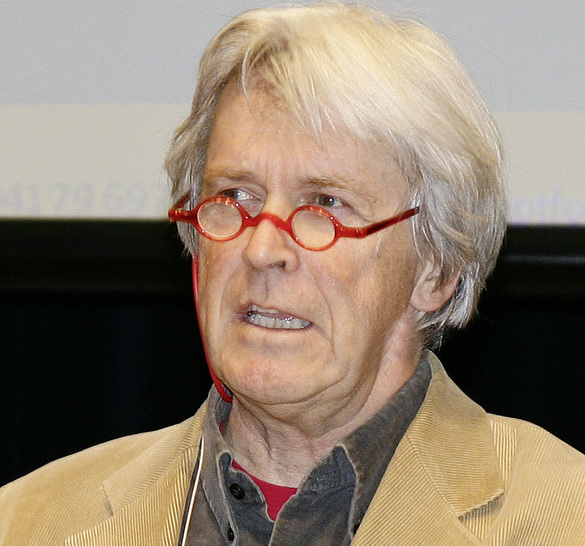 Walter J. Zürcher ist selbst Schreiner und berät Firmen, Verbände und Organisationen im Bereich Marketing und Betriebsführung.