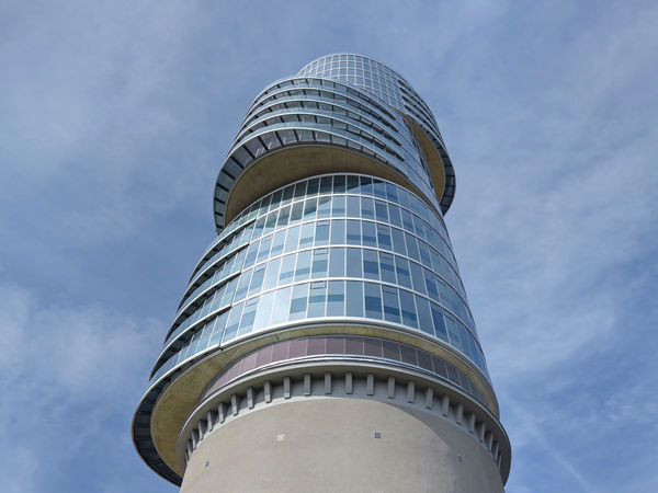 Neuer Blickfang in der Universitätsstraße: Das Exzenterhaus in Bochum. Hier sind Spezialgläser von Interpane im Einsatz.