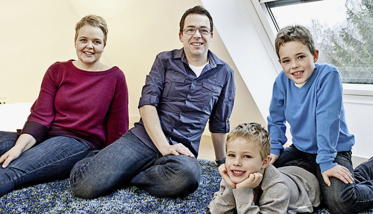 Familie Oldendorf lebt sehr zufrieden mit automatischen Fenstern und entsprechender Lüftung. Auch nach der Testphase will sie im Velux ­LichtAktiv Haus wohnen bleiben.