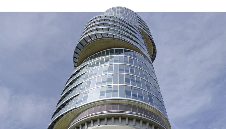 Der Turmbau des Exzenterhauses ist das höchste Gebäude in Bochum. Die Turmverglasung besteht aus 3-fach-Isoliergläsern, die mit einer speziellen Beschichtung ausgestattet sind.