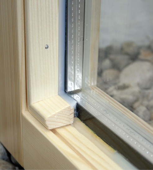 Der neue Glasleistenfüller von Otto-Chemie hilft Energieverluste über Bauteilfugen zu minimieren.