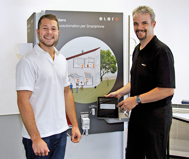 Übung macht den Meister: Bei den Seminaren für Fachhandwerker sollen die Teilnehmer selbst aktiv sein. Das neue Programm beinhalte sowohl Schulungen für Monteure als auch für Verkäufer. Im Mittelpunkt stehe dabei das Thema Hausautomatisierung per Smartphone oder Tablet.