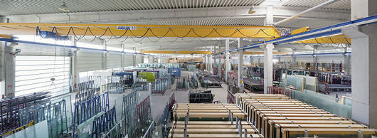 
Das Glaskontor Südbayern ist gut sortiert: Mehr als 200 verschiedene Glassorten werden permanent vorgehalten.
