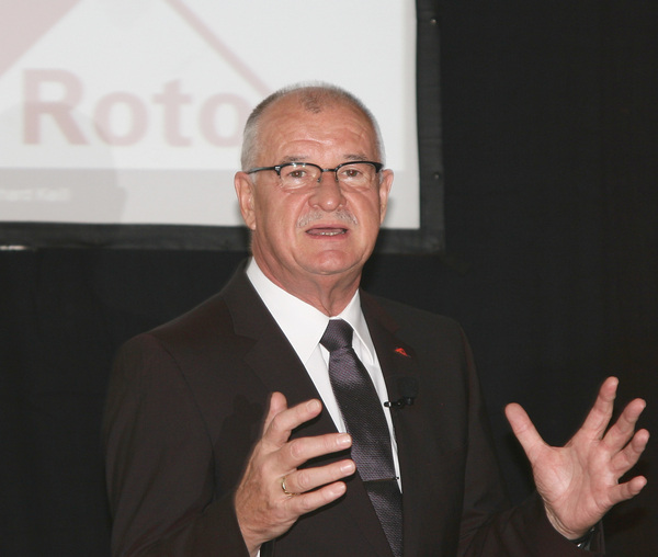 Nach dem schwierigen Jahr 2013 ist von international relevanten Fenster- und Türenmärkten nach Meinung von Dr. Eckhard Keill auch 2014 “nicht viel zu erwarten“. Trotzdem will die “wirtschaftlich kerngesunde“ Roto-Gruppe weiter in der Erfolgsspur fahren, betonte der Vorstandsvorsitzende des weltweit tätigen Bauzulieferers während des 8. Internationalen Fachpressetages in Brüssel.