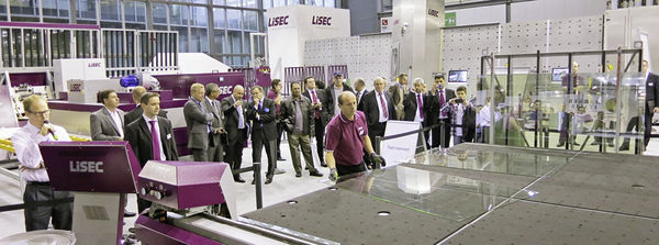 
Der brandneue GCL Glasschneidetisch von Lisec weckte großes Interesse bei den Messebesuchern.
