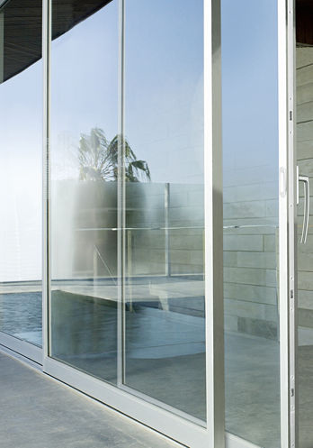 <p>
Mit einem neuen System für Aluminiumprofile erweitert Roto sein Hebeschiebeprogramm. Der Beschlag sichere die dauerhaft zuverlässige Ausübung der Standardfunktionen Heben, Schieben, Senken und Verriegeln.
</p> 
Mit einem neuen System für Aluminiumprofile erweitert Roto sein Hebeschiebeprogramm. Der Beschlag sichere die dauerhaft zuverlässige Ausübung der Standardfunktionen Heben, Schieben, Senken und Verriegeln.