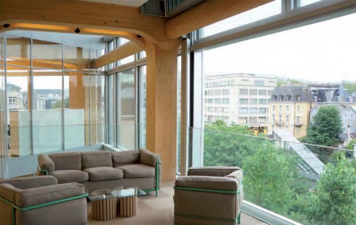 Im neuen Verlagsgebäude der Züricher Tamedia AG können die Mitarbeiter des renommierten Züricher Tagblattes seit Juli 2013 die offenen Balkone nutzen.