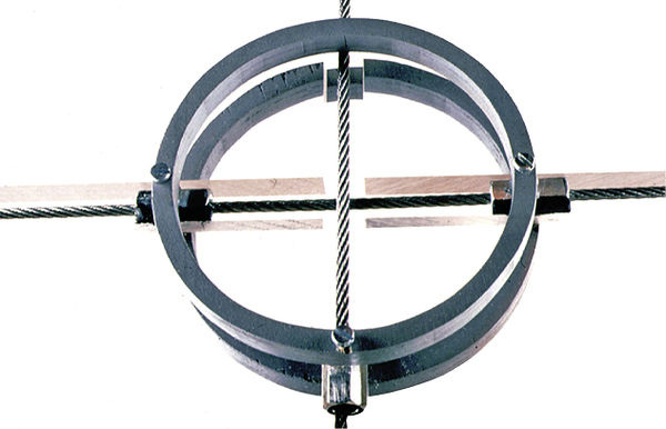 
Konzeptstudie eines Glashalterings als Klemm
verbindung für Fassadenscheiben.
