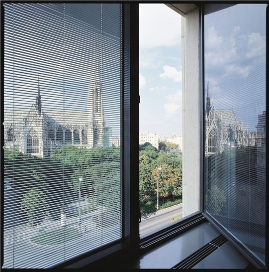 Die ifg systems konzentriert sich auf Gläser mit integrierten Sonnenschutzsystemen und den zugehörigen Steuerungen und Komponenten.