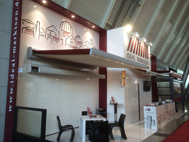 Ideal Markisen zeigt mit seiner Doppeltuchlösung Möglichkeiten den Geräuschpegel der Gäste erträglicher zu machen.