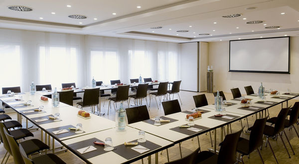 
Viel Tageslicht soll eine angenehme und entspannte Atmosphäre für die Tagungsteilnehmer schaffen.
