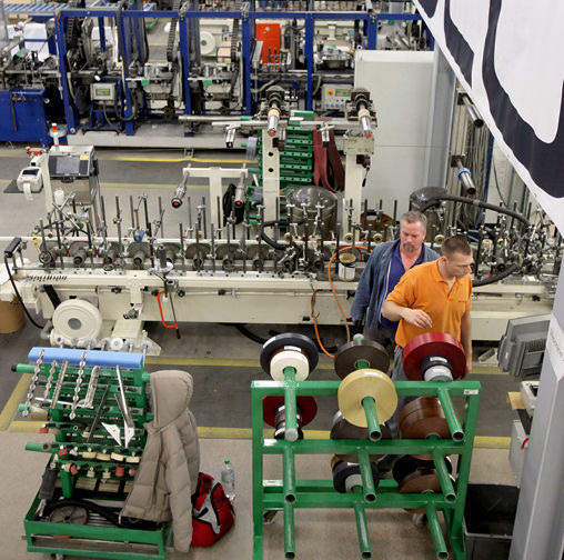 Blick in die neue Kaschierhalle bei ­Schüco in Weißenfels. Der gesamte Geschäftsbereich Kunststoff wird jetzt hier zusammen gezogen.
