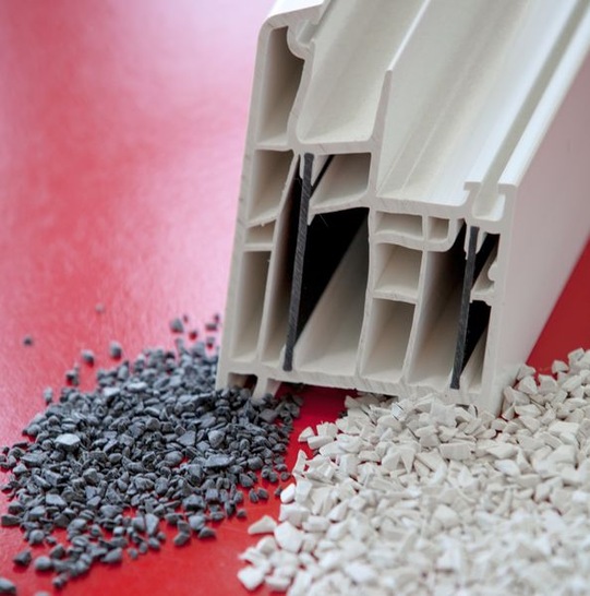 Das granulierte und für den Recycling-Vorgang getrennte Material eines energeto-Profils.