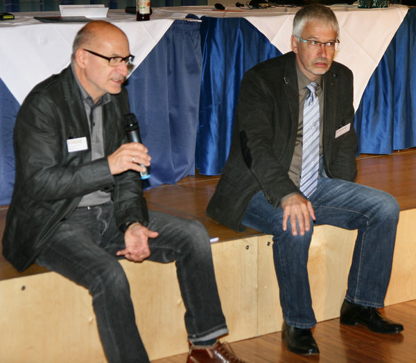 Beim Workshop auf “Tuchfühlung“ mit den drängenden Fragen der unternehmerischen Praxis: Rainer Rutsch (l.) und Eduard Appelhans hatten beim letzten Kongress ihren “langen Weg zur Maschine“ beschrieben. Diesmal berichten sie von ihren Erfahrungen zwei Jahre danach.