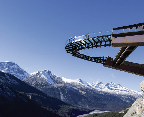 Hinreißende Blicke ins Gebirge ermöglicht der neue Glacier Skywalk in Kanada. Bei der Umsetzung waren deutsche Firmen maßgeblich beteiligt. - © Fotos: Brewster Travel Canada
