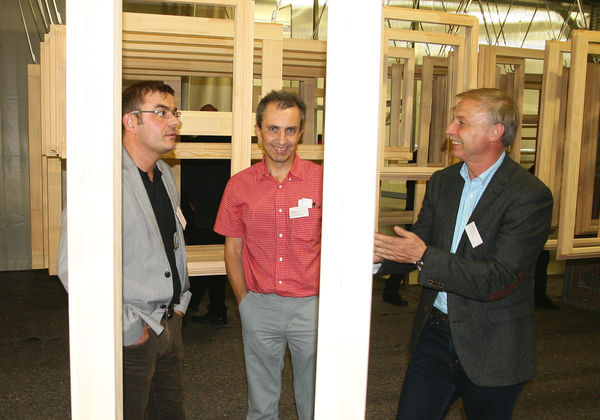 Branchentalk der hölzernen Fenstermacher bei Wertbau in Langenwetzendorf. - © Daniel Mund / glaswelt.de
