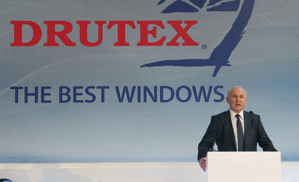 Leszek Gierszewski, Vorstandsvorsitzender von Drutex auf der Eröffnungsfeier.