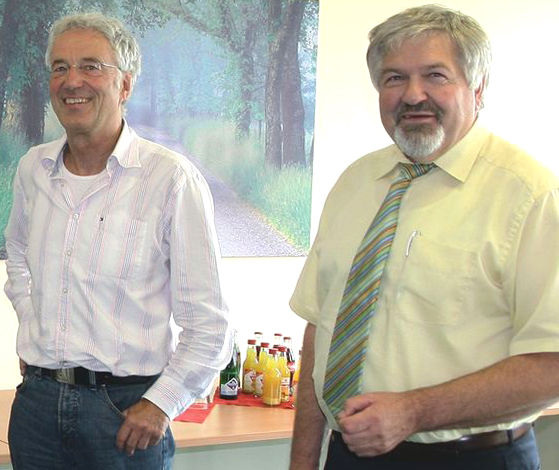 Ein Bild aus gemeinsamen Tagen: Geschäftsführer Heino Cordes (r.) und der geschäftsführende Gesellschafter Fritz-Werner Schüt im Jahr 2009 beim GLASWELT-Besuch vor Ort.