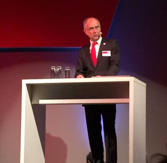 Gute Laune hatte Harald Freund (Vorstand Vertrieb) bei seiner Eröffnungsrede vor mehr als 500 Personen