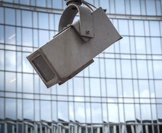 Wer Kameras installiert, darf damit nur seinen eigenen Grund überwachen. - © Romelia / pixelio.de
 Wer Kameras installiert, darf damit nur seinen eigenen Grund überwachen.