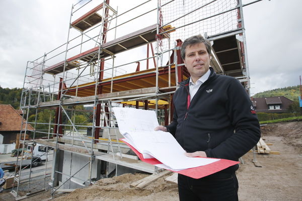 In seiner Funktion als Vorsitzender des Fachbereichs Ausbau vertritt König diese Unternehmensgruppe im Vorstand des ZDB.