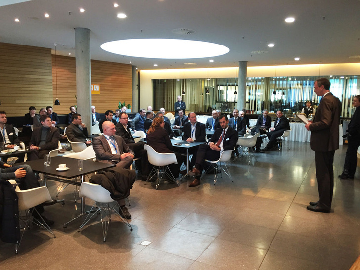 Dr.-Ing. Christoph Meyer als Vorsitzender der Jury verkündete die Ergebnisse an die Teilnehmer des Innovationspreises.