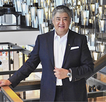 
Der Australier Thurain Aye von Link Exhibitions lebte auch lange Zeit in Europa und kann auf viele Jahre Erfahrung mit der Organisation der R+T Asia in Shanghai zurückgreifen.
