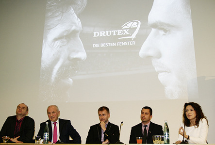 



Aufnahme von der Pressekonferenz in Nürnberg.
