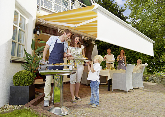 


Variovolants übernehmen heute nicht nur die Funktion des Blend- oder Sonnenschutzes, sondern auch Sichtschutzaufgaben.
