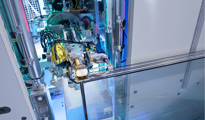 



Ein Vorteil von thermoplastischen Abstandhaltern ist ihre hohe Flexibilität in Bezug auf die Form der ISO-Einheiten.
