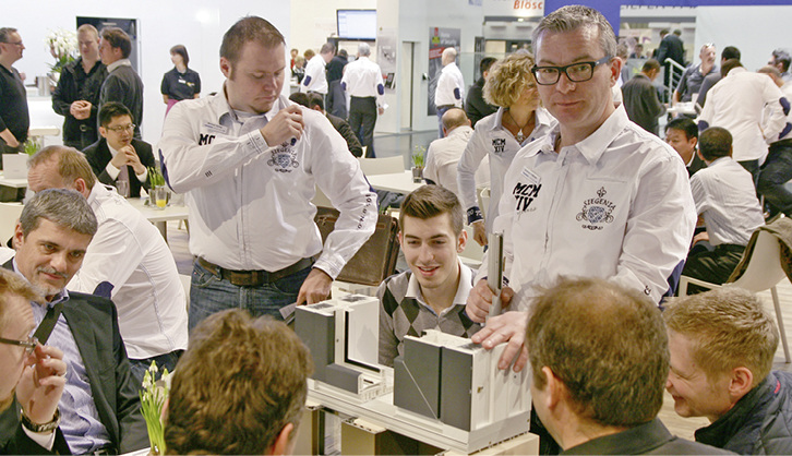 



Die Beschlagsspezialisten führten auf der Messe zahllose Gespräche mit Kunden und Interessenten aus aller Welt. 
