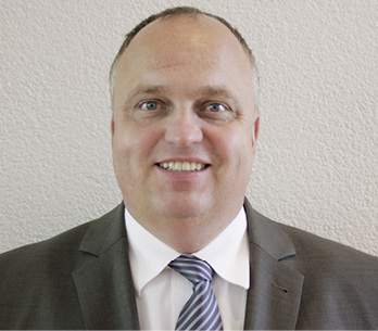 



 Marktforscher Jörg Flasdieck : „Wenn Haustechnik von unterwegs via App gesteuert werden soll, steht an erster Stelle die Heizung, dicht gefolgt von der Alarmanlage sowie die Steuerung der Rollläden. 
