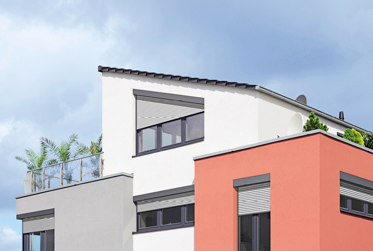 



Egal ob Sanierung, Modernisierung, Anbau oder Umbau: Rollläden und Sonnenschutz erfüllen an jedem Fenster ihren Beitrag zur Energieeffizienz.
