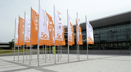 
Bereits auf der Messepiazza ICS war der Gastgeber schon von Weitem zu erkennen.



