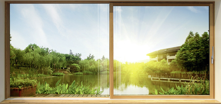 
Hebe-Schiebe-Beschläge von Maco für schmale Rahmenfriese mit einer Flügelansichtsbreite ab 76 mm machen es möglich: das Panorama ohne Hindernisse. 
