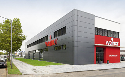 <p>
</p>

<p>
Die neue Firmenzentrale beherbergt im Obergeschoss die Weinor-Verwaltung mit etwa 70 Arbeitsplätzen. 
</p> - © Foto: Weinor

