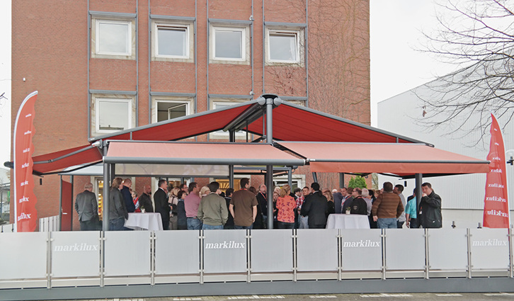 



Mit dem neuen Rahmensystem RS-2 will man ganz neue Gestaltungsmöglichkeitenschaffen. Gerade im Gastronomiebereich können die Fachpartner so schnell umsetzbare Lösungen anbieten. 
