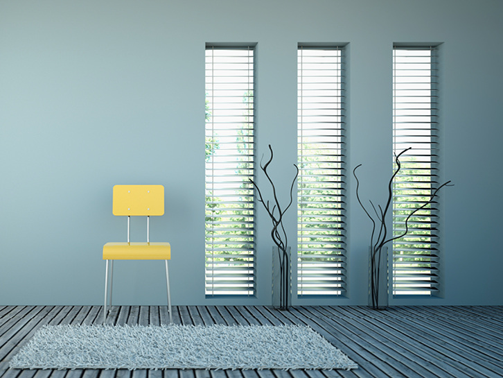 
Die Kunst der Lichtlenkung soll durch die stufenlos verstellbaren Raffstore-Lamellen erreicht werden und den natürlichen Lichteinfall ganz flexibel regeln. Und sollte es mal ganz dunkel sein müssen ist dieses auch kein Problem.



