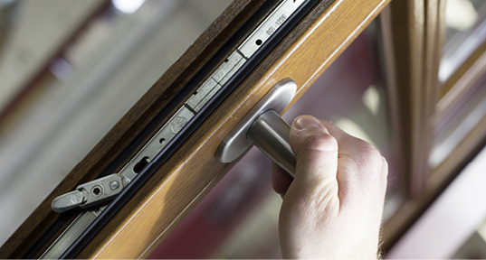 



Durchblick für Fensterbauer: Die Fensterfachtagung informiert über Neuerungen rund um die Fertigung und Montage.
