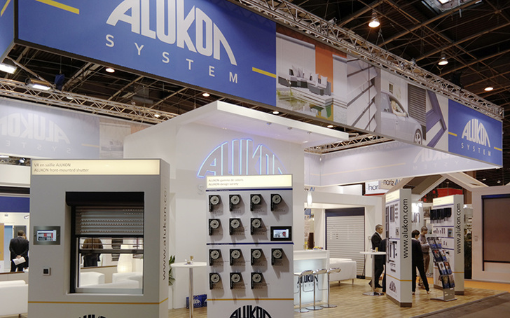 
Auch der ausländische Markt spielt für Alukon, wie hier in Frankreich auf der Pariser Messe Equipe baie im November 2014, eine große Rolle. Auch hier steht das gesamte Produktportfolio für Neubau und Renovierung zur Verfügung. 



