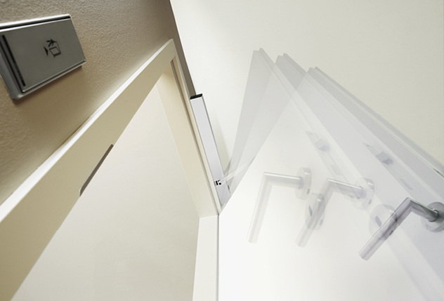 



Das Öffnen und Schließen von Fenstern und Türen gehört zu den wichtigsten Aspekten bei der barrierefreien Gebäudegestaltung. Automatische Schiebe- und Drehtürsysteme lassen sich mittels Schalter, Sensor oder Fernbedienung ansteuern.
