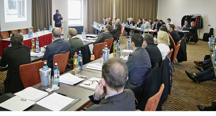 <p>
Rund 50 Fensterbauer und Fachleute trafen sich am 5. Februar in Mainz zur Fachtagung „Verkleben von Glasrahmenkonstruktionen“
</p>